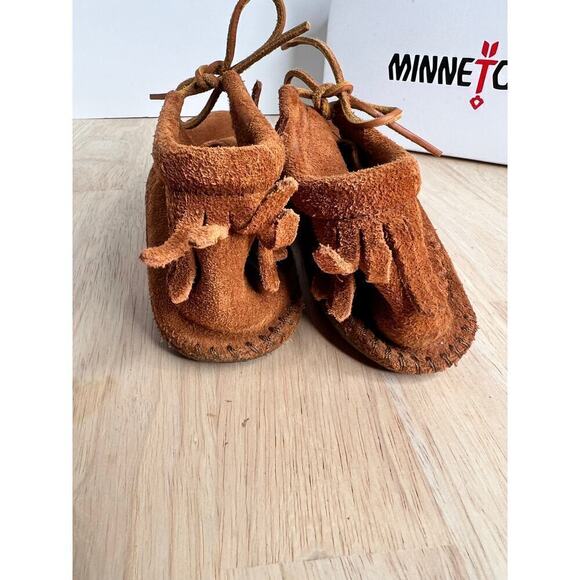 Minnetonka Classic Fringe Softsole Bootie - Picture 8 of 10